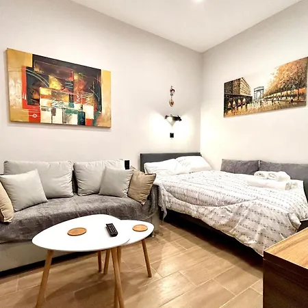Elegant & Stylish 2nd Floor Flat - 3' From Metro Apartamento