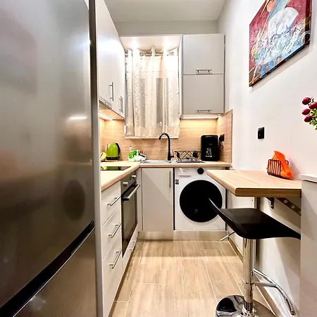 Apartamento Elegant & Stylish 2nd Floor Flat - 3' From Metro Atenas