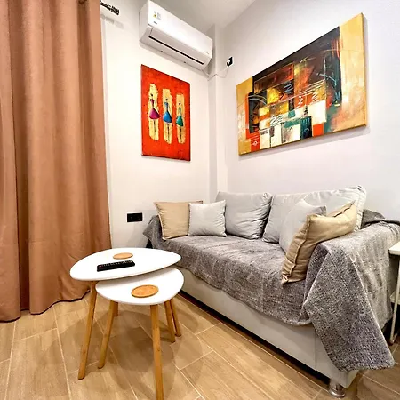 Apartamento Elegant & Stylish 2nd Floor Flat - 3' From Metro