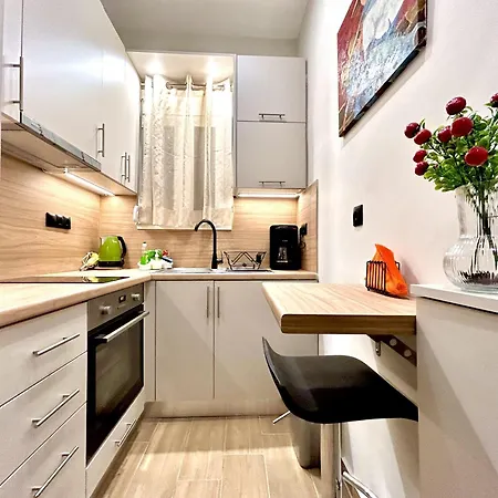 Elegant & Stylish 2nd Floor Flat - 3' From Metro Atenas