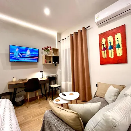 Apartamento Elegant & Stylish 2nd Floor Flat - 3' From Metro